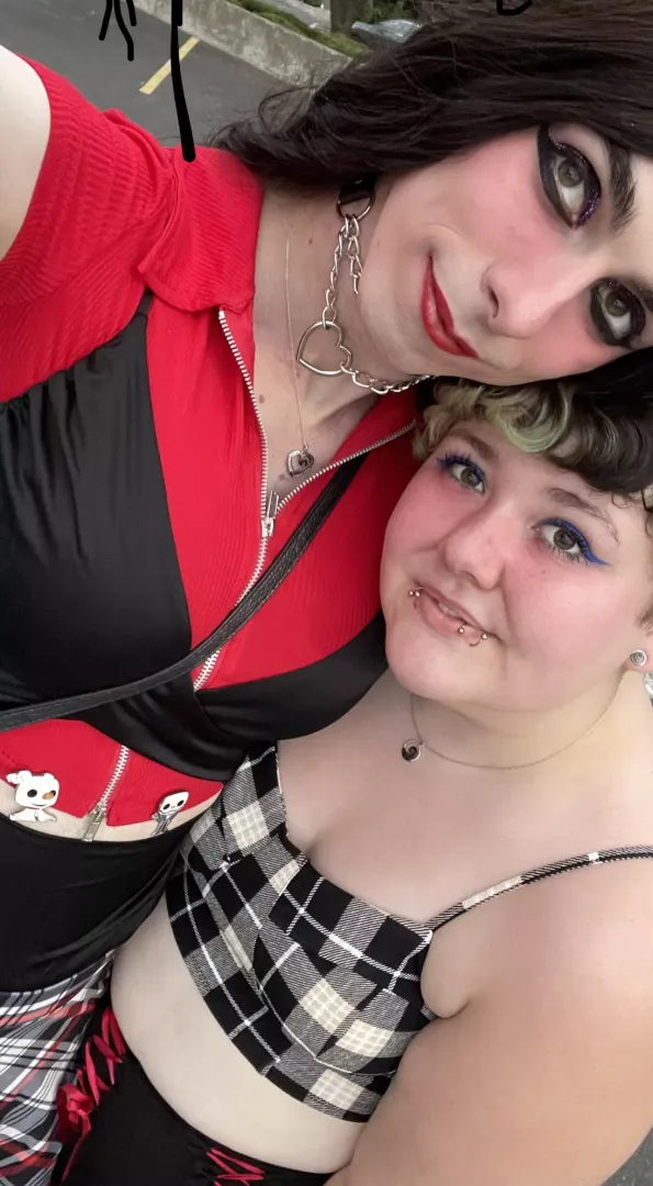 Took my gf on a second “first” date as my new self. It felt so amazing to go out. Ended up on one knee and she said yes!!! ❤️🖤