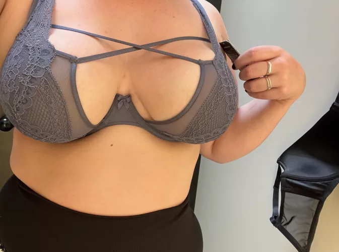 Went shopping today, how do u think this bra looks on me?