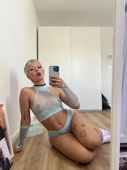 what’s you favourite shade of blue? mine is baby blue..