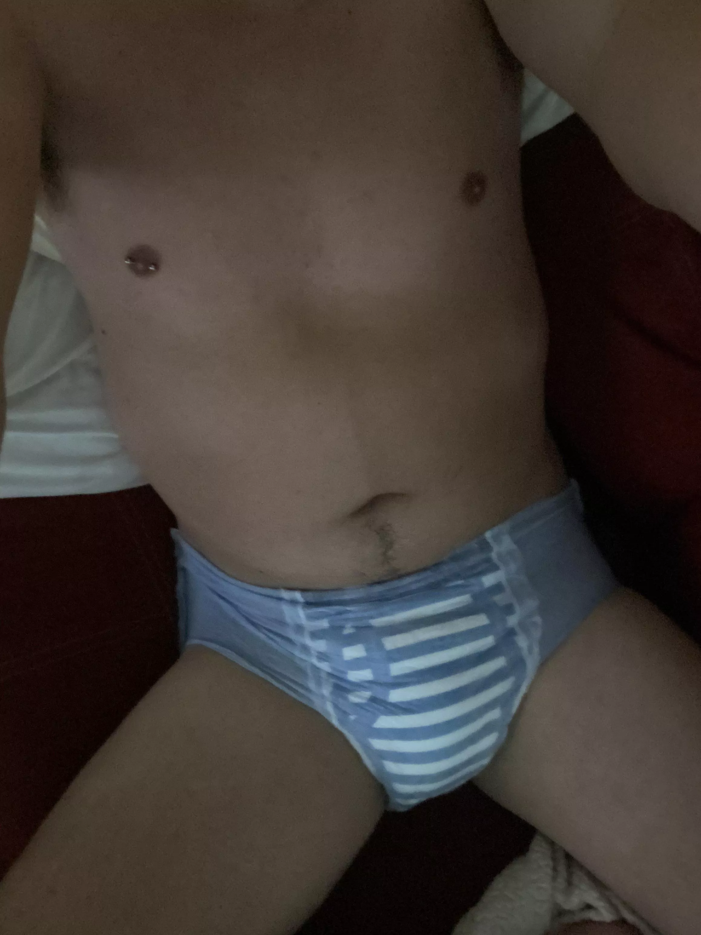 35 gay diapered sub looking for a dom to chat with and show off for!