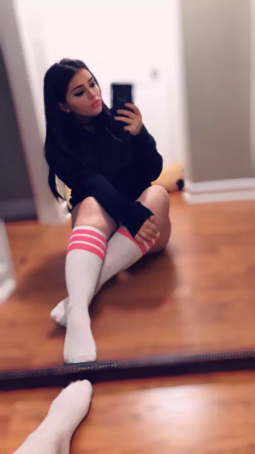 Anyone like tube socks? They’re my favorite I have them in every color 🥰