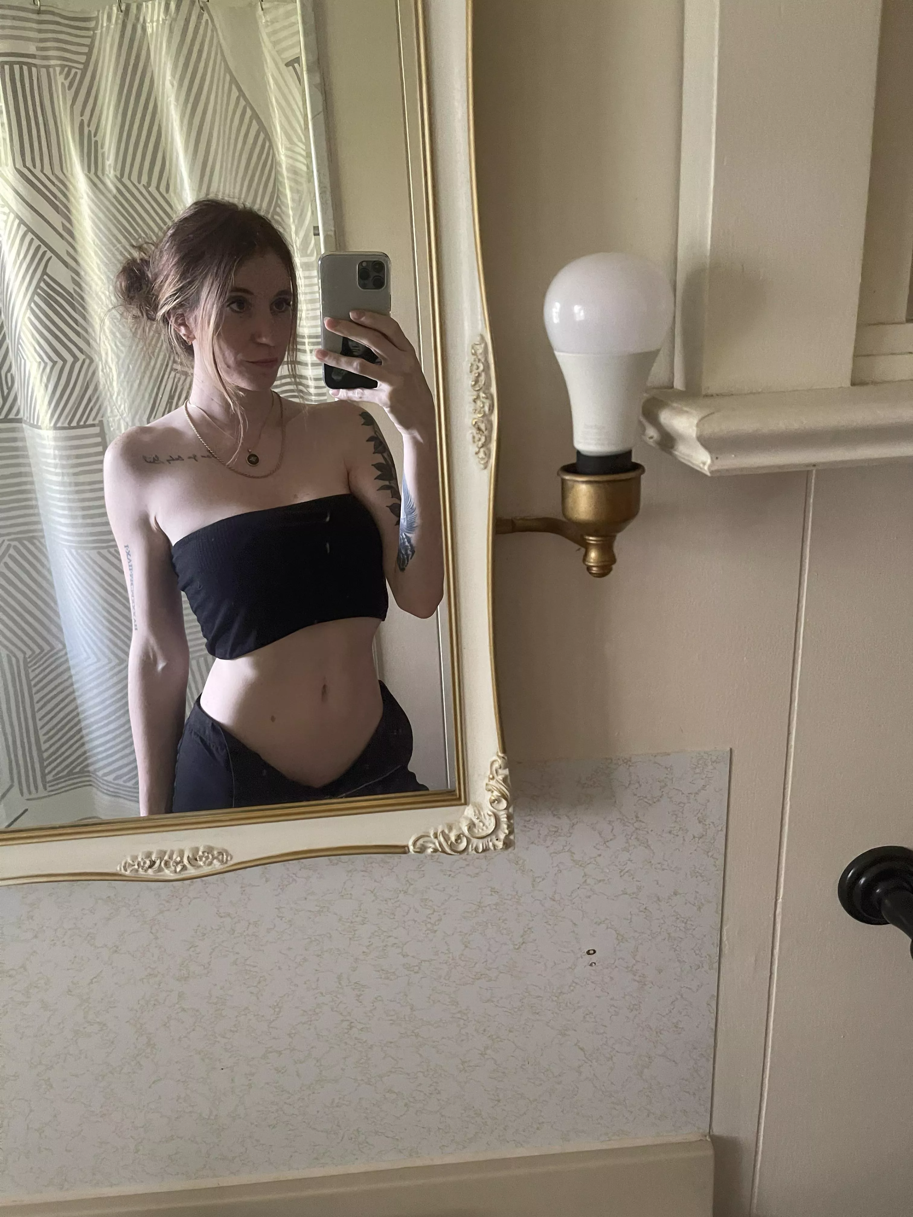 Are mirror pics still cool bc I take a lot 😵‍💫