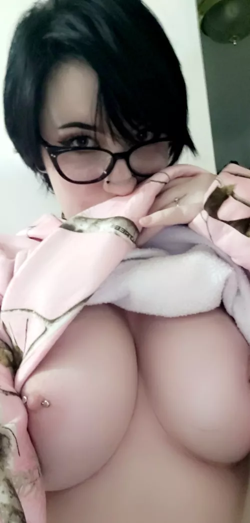 Do I seem like a shy person or a very outgoing person (OC)