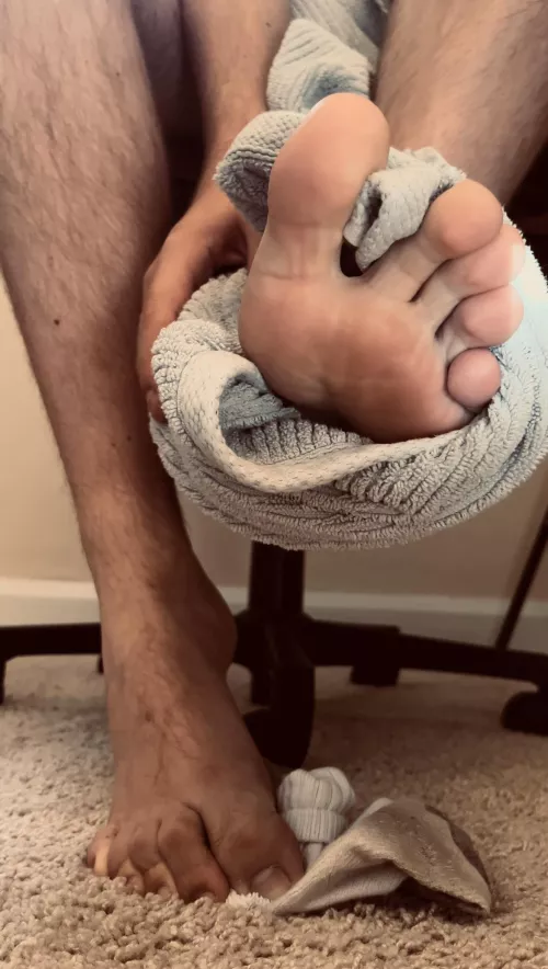 “Had to use your face towel at gym today, bro. You don’t mind, do you?” 😜