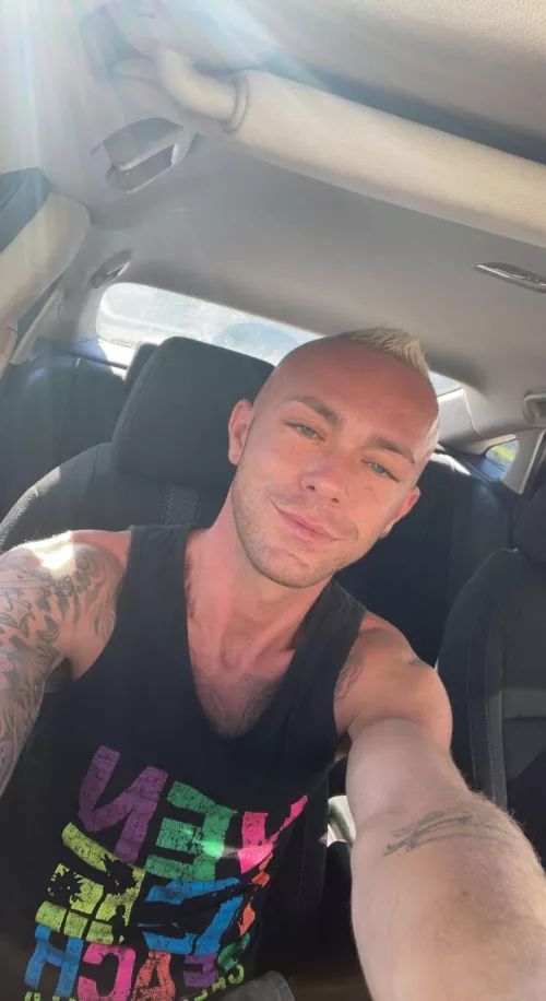 Happy Tuesday bros! 😎 let’s play a game. Bros that have posted pics, leave a compliment in the comment section and I’ll compliment you on your pic, let’s go!