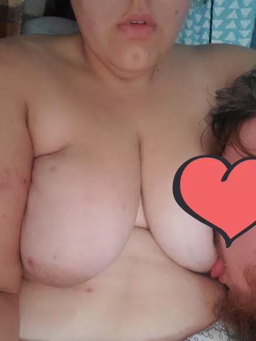 He loves to suck on Mommy's titties like a good boy 😘