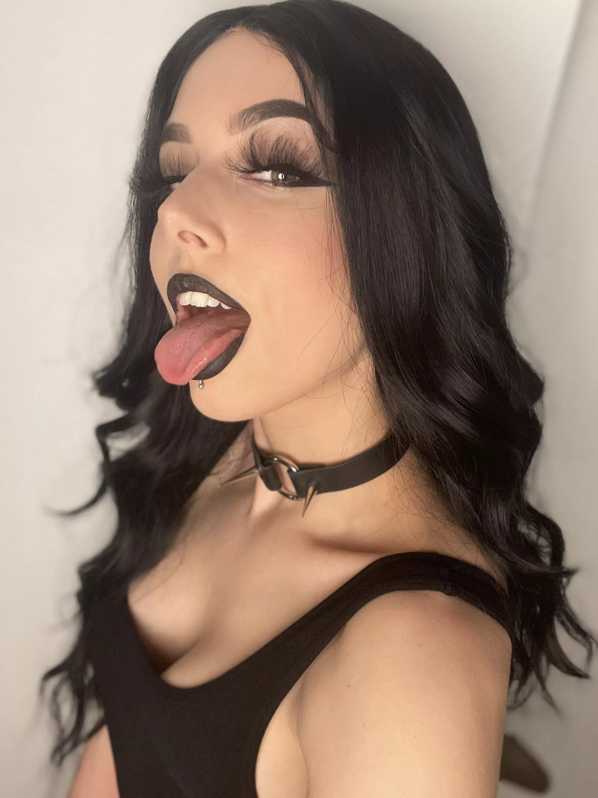 hope u won’t mind if leave black lipstick kisses all over you?