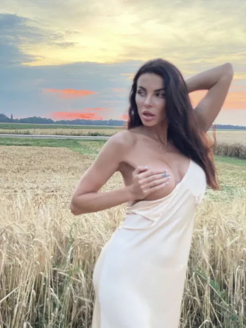 I want to be your guide to the world of lust, debauchery and wild pleasures