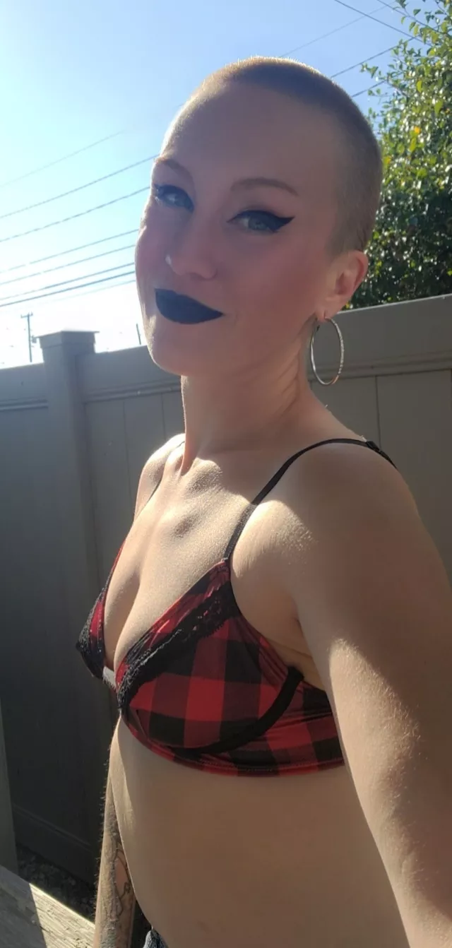 Just hanging outside in my undies... wouldn't you like to be my neighbor?