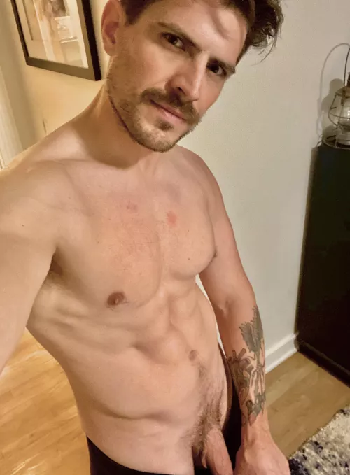 Monday sucked! I need someone to take my mind off the day. 😮‍💨 M37