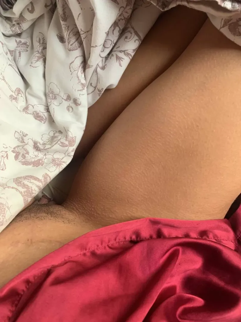 My sexy wife wants to try biger dick, i want to see her with it !