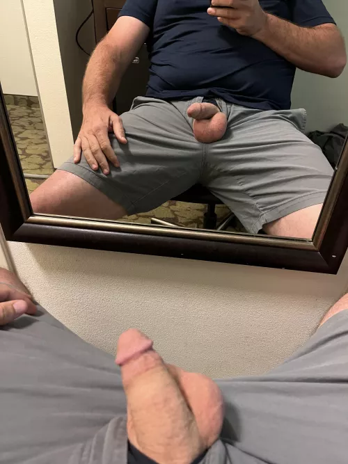 No joy at the hotel bar… Maybe I will give this mirror some entertainment instead [40][m]