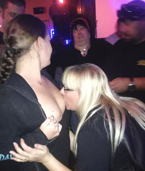 Well, I quess when you do this in a bar, you'll gather an audience. 😁