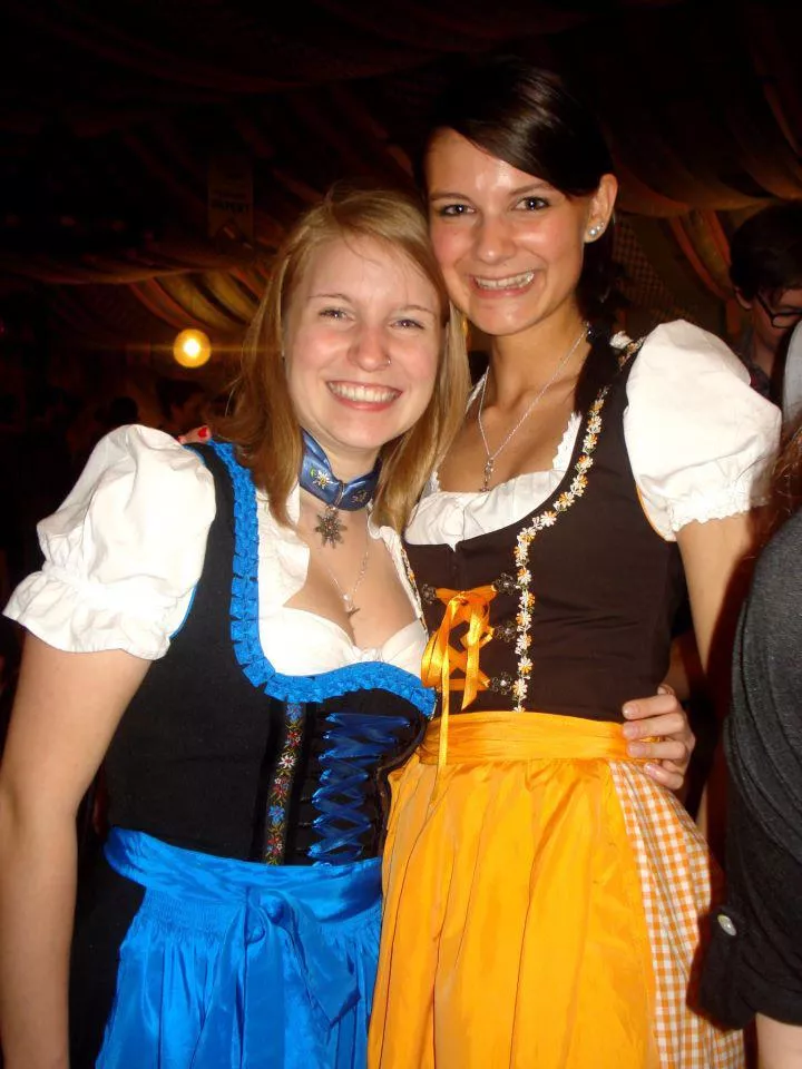 Which Dirndl girl is hotter?