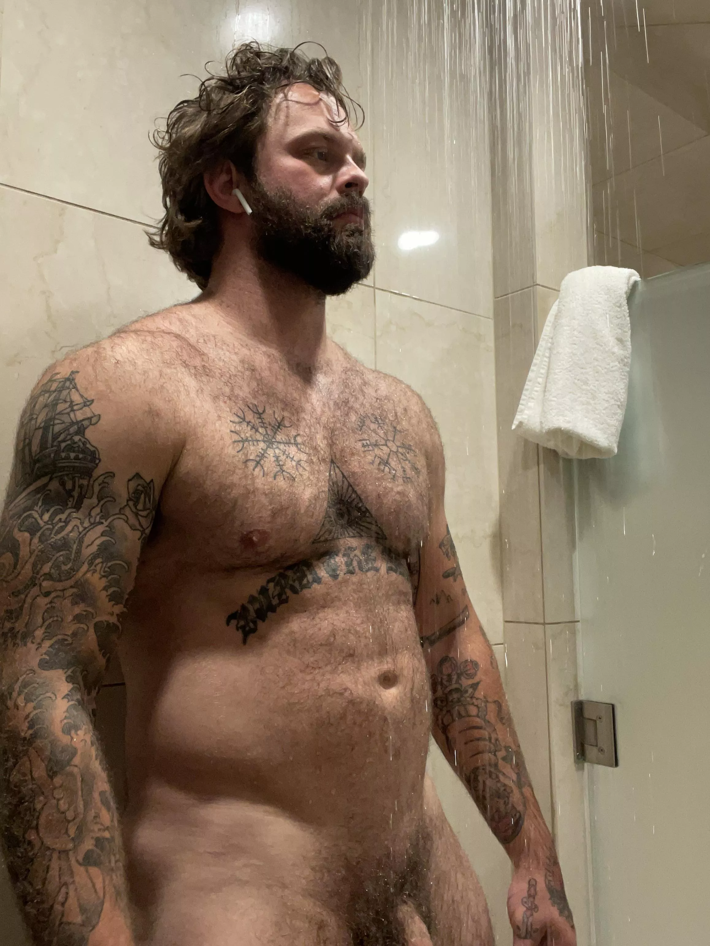 You “accidentally” flashed (m)e at the gym today. I enjoyed it 😉