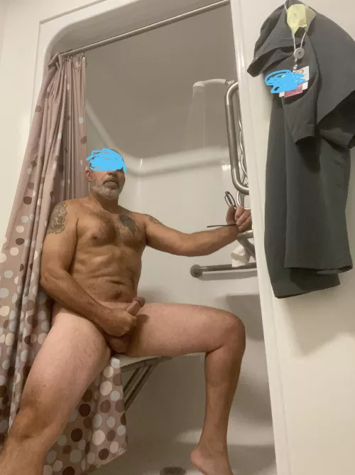 [52] Anyoe want to help me scrub before my shift starts?