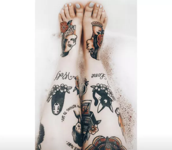 Anyone a fan of tattoos and feet? 🥺