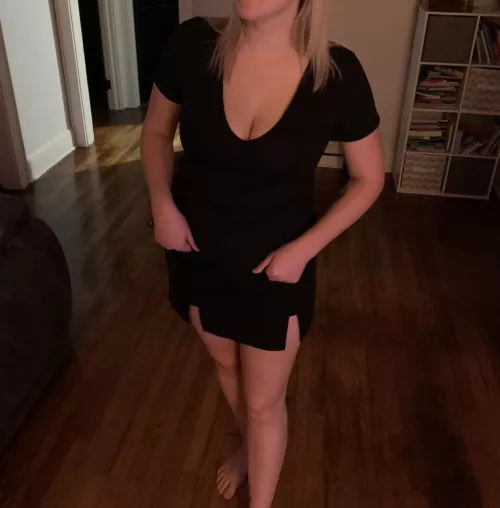 Anyone wanting to help me out with this busty hotwife ? She’s wanting one in both ends 🍆🍆🤷🏻