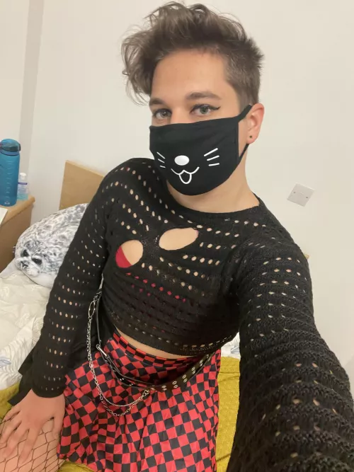 Come on, lie on gf's lap☺️