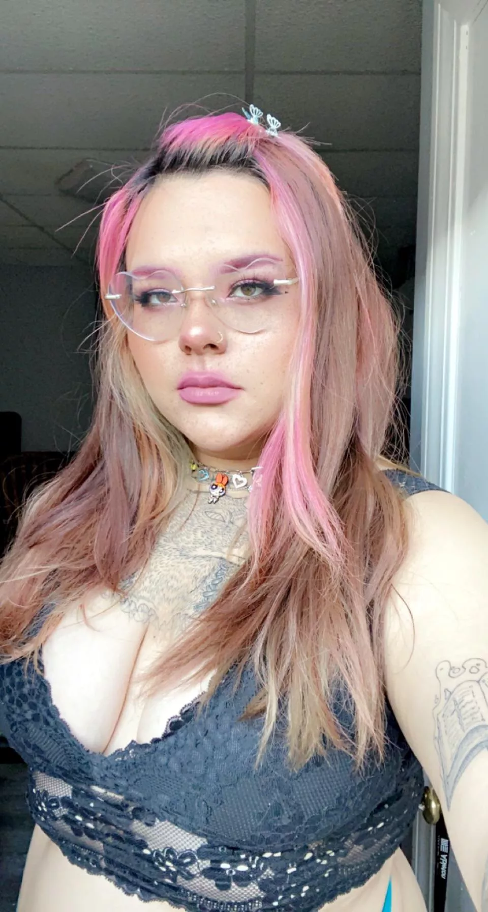 didn’t mean to smudge my lipstick on your cock 🤒