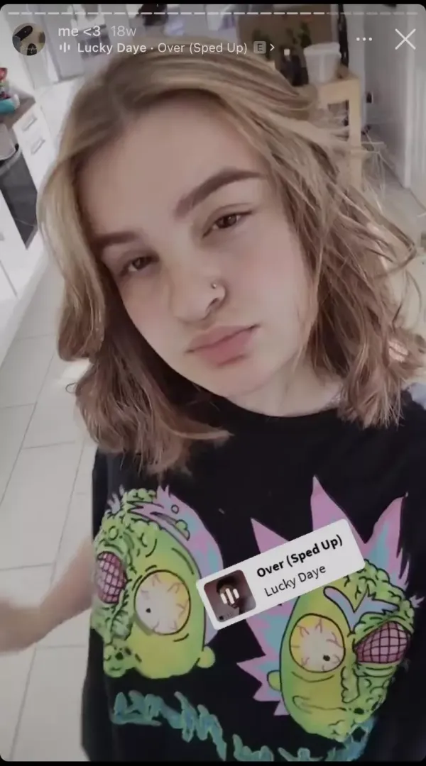 Dm if you can jerk to her live on cam on a second screen