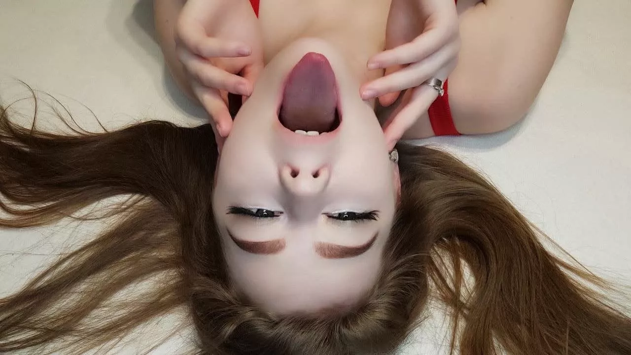 Honey, I'm lying in my favorite position. 😍I want to feel your touch.💥 your cock.🍌 do you like my position?🔥My OF link below