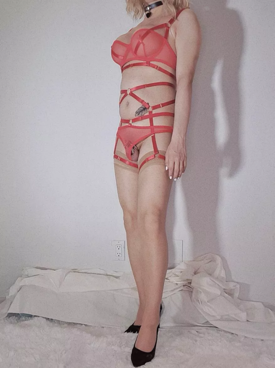 I love this red lingerie 💖