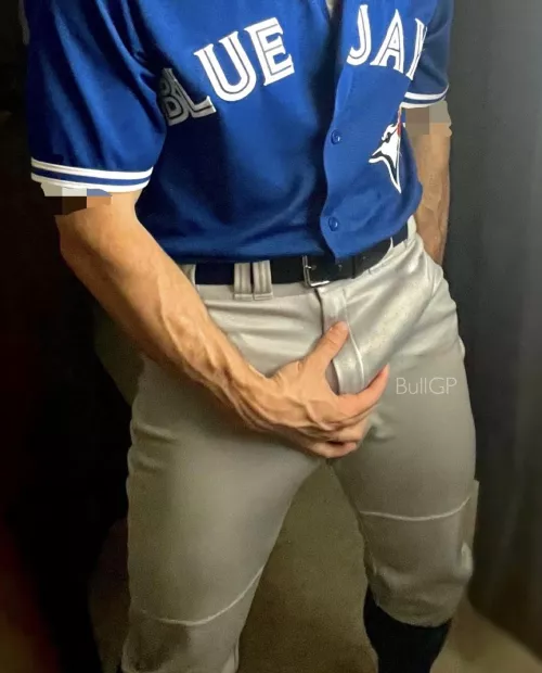 I’m the guy who gets hard in the locker room. Want to touch?