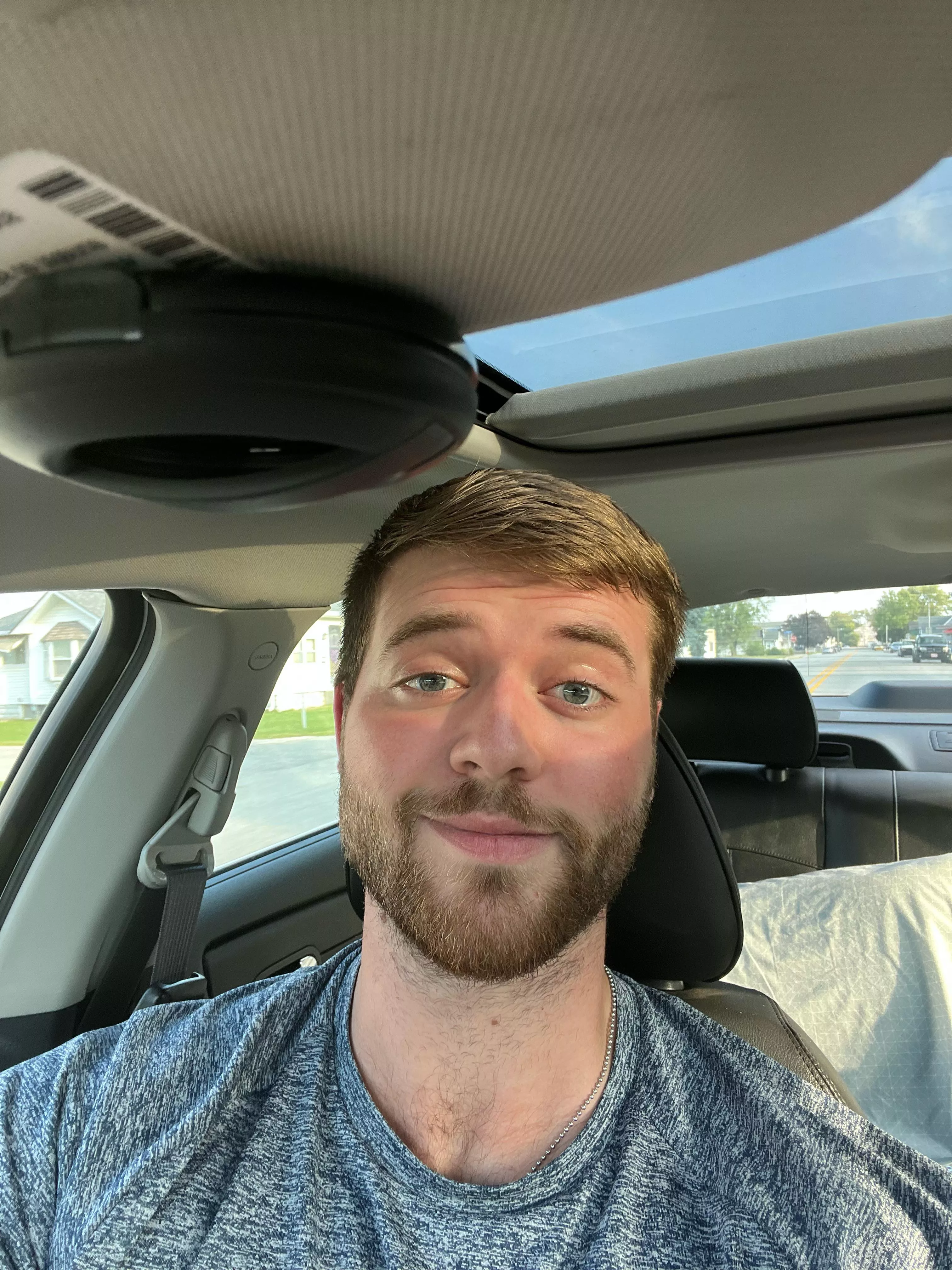 It’s my birthday tonight! Going to the bar for the first time. If you want to buy me a drink or anything you can look at my profile :)