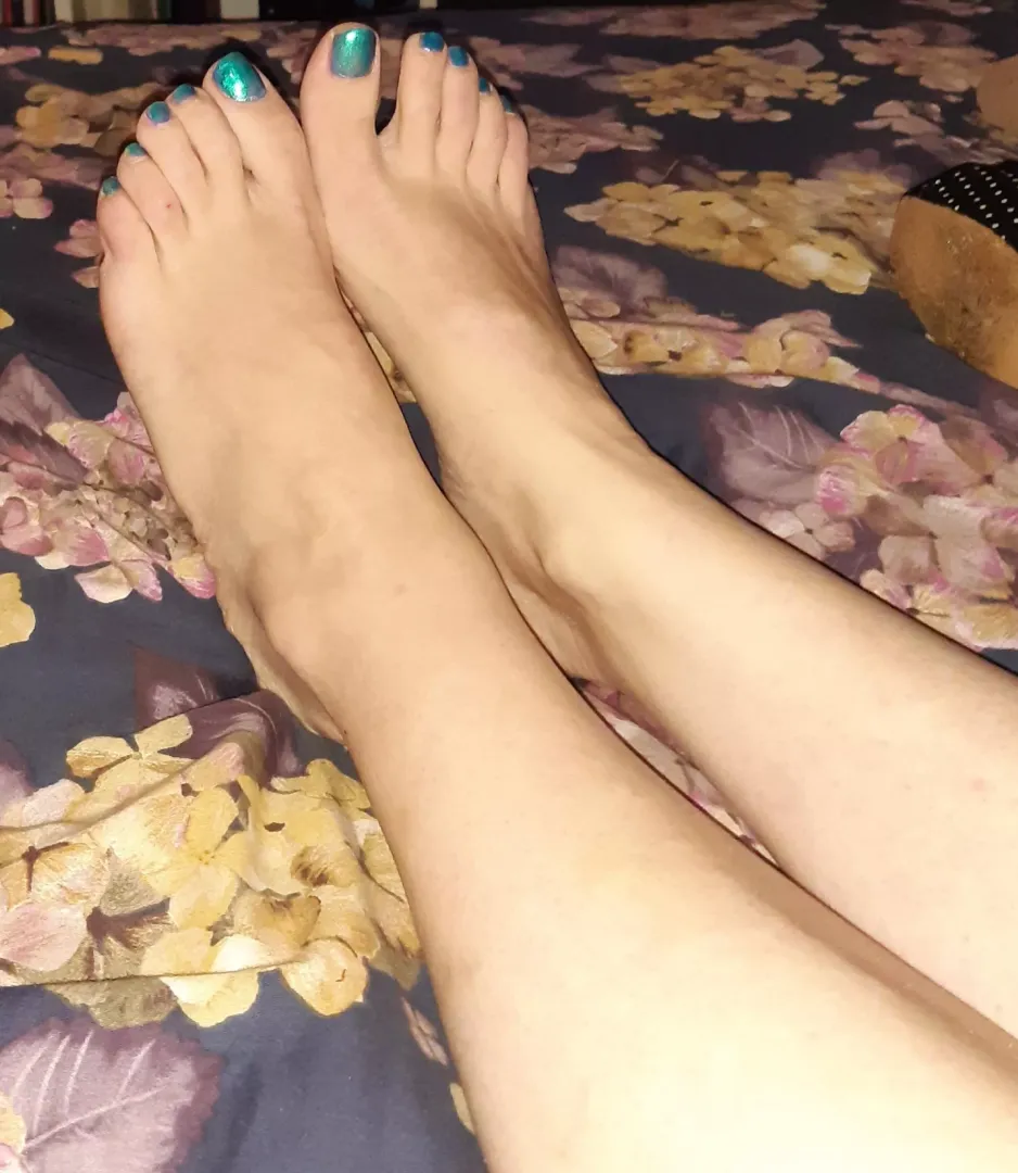 let me wank you off with my petite feet until you make a mess all over them [f]40