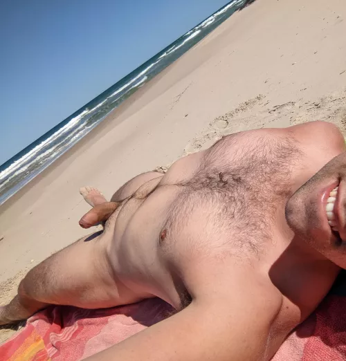 Need some help putting sunscreen on 😅