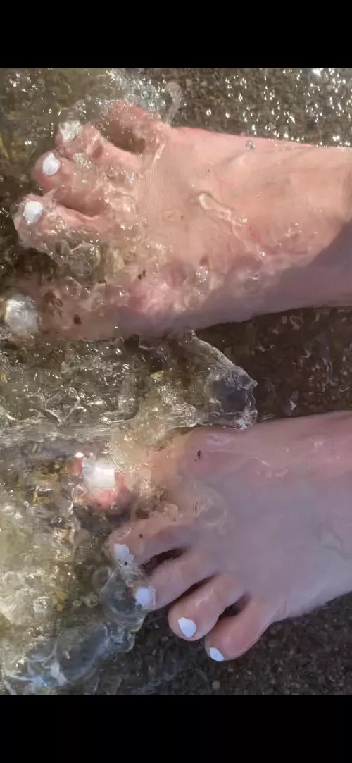 Nothing like putting your toes in the water 🏖