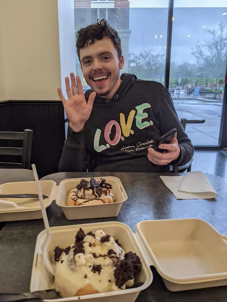 Raise your hand if you like cinnamon buns and cute boys ✋