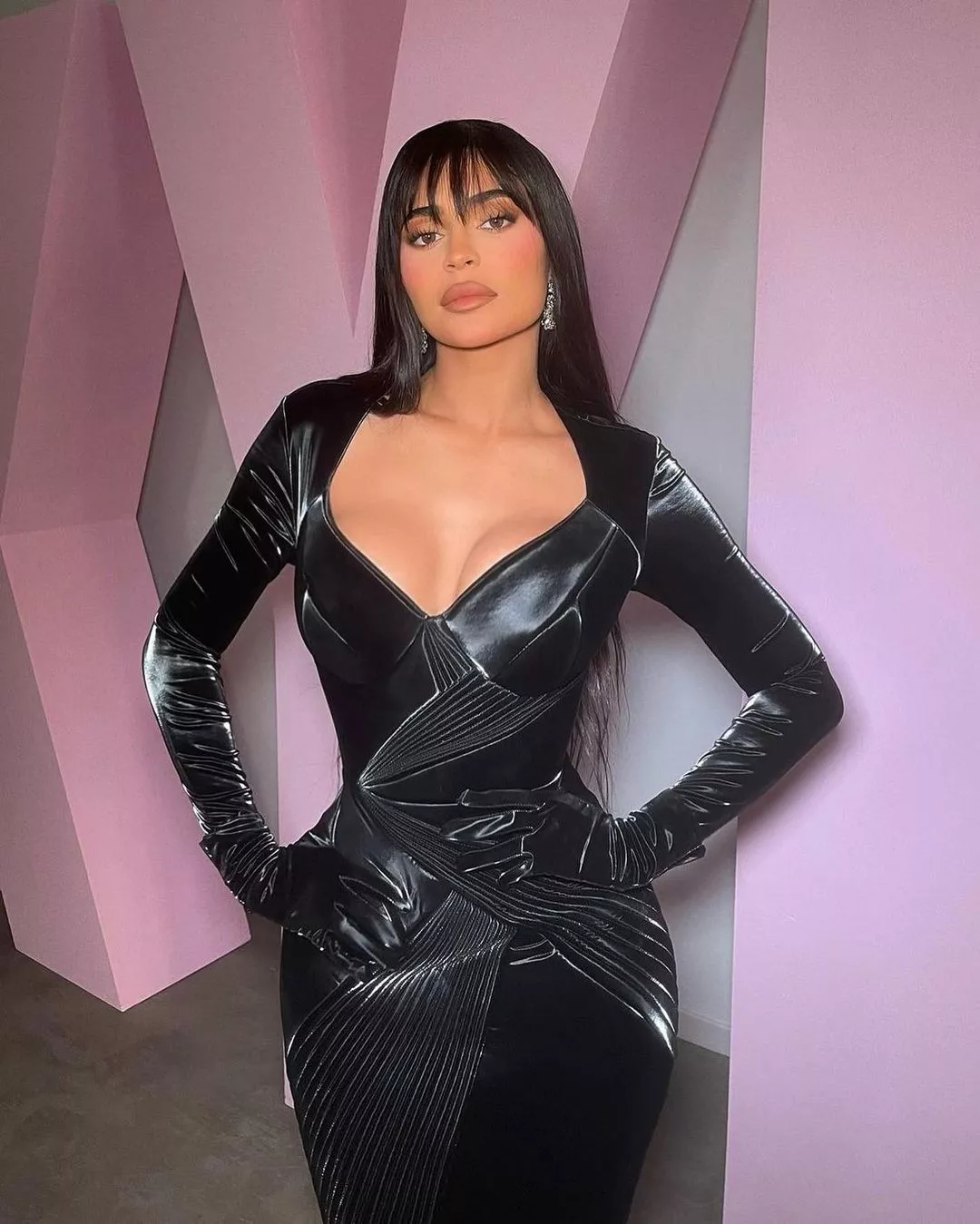 stunning in all black