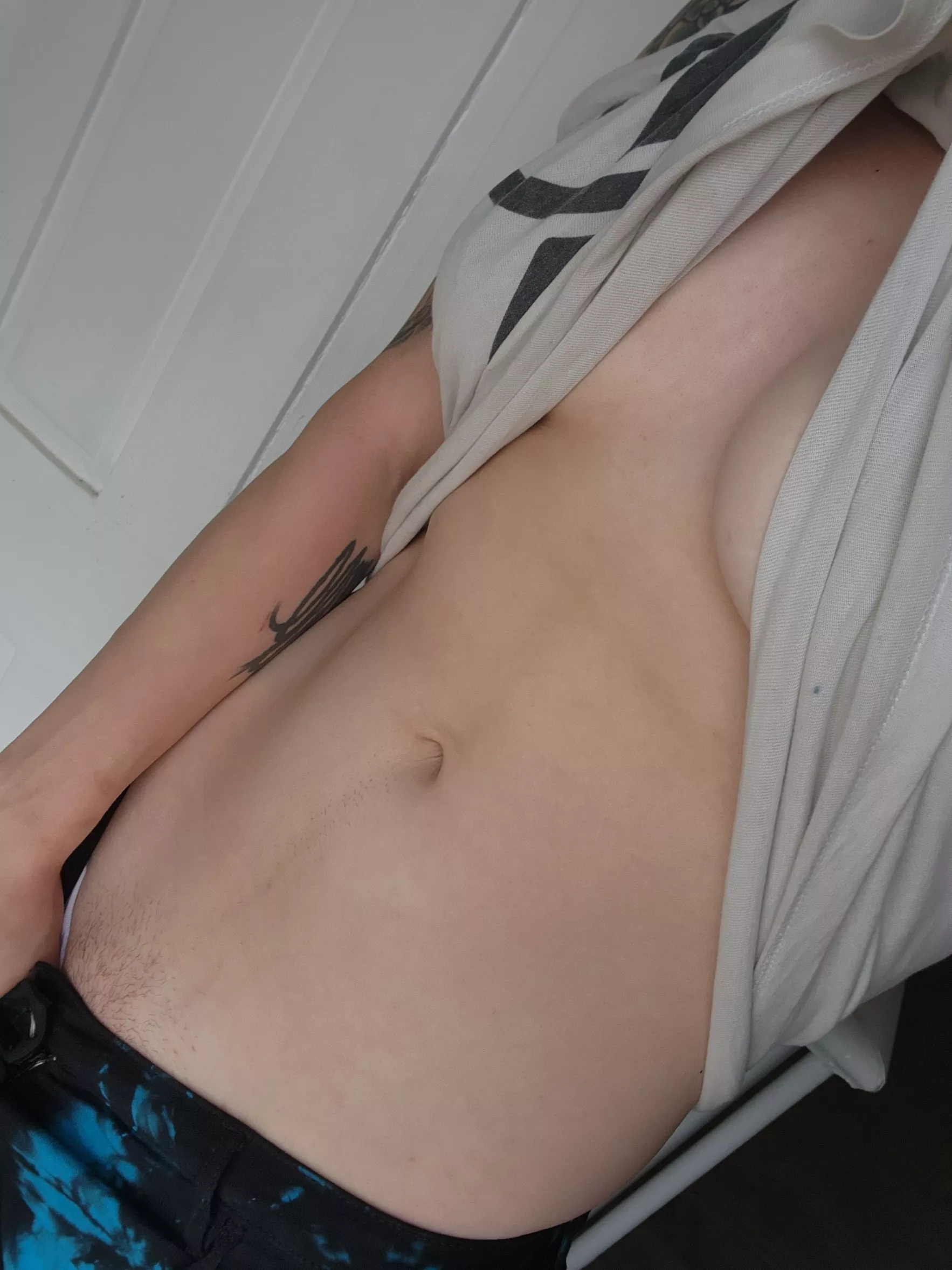 This is my favorite subreddit to show my boi body in. An afternoon tease taken in my window