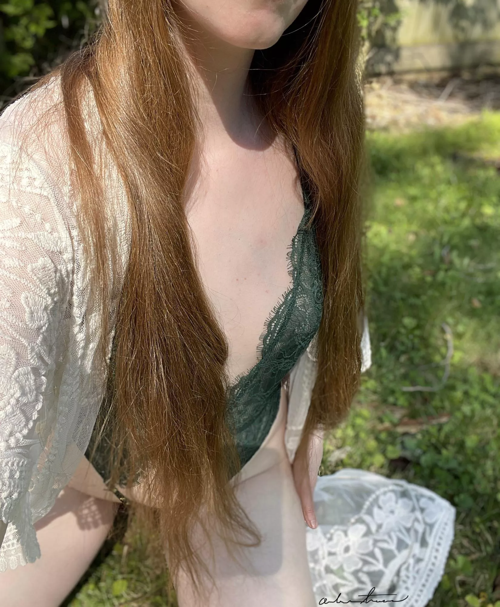 This redhead’s favorite color is green 💚