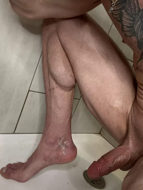 US size 12 and flat af 😅 call me Ronald 🤡