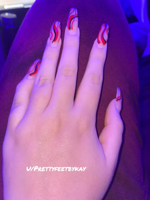 Who has a nail fetish ☺️ I need a fill so don’t mind the new growth