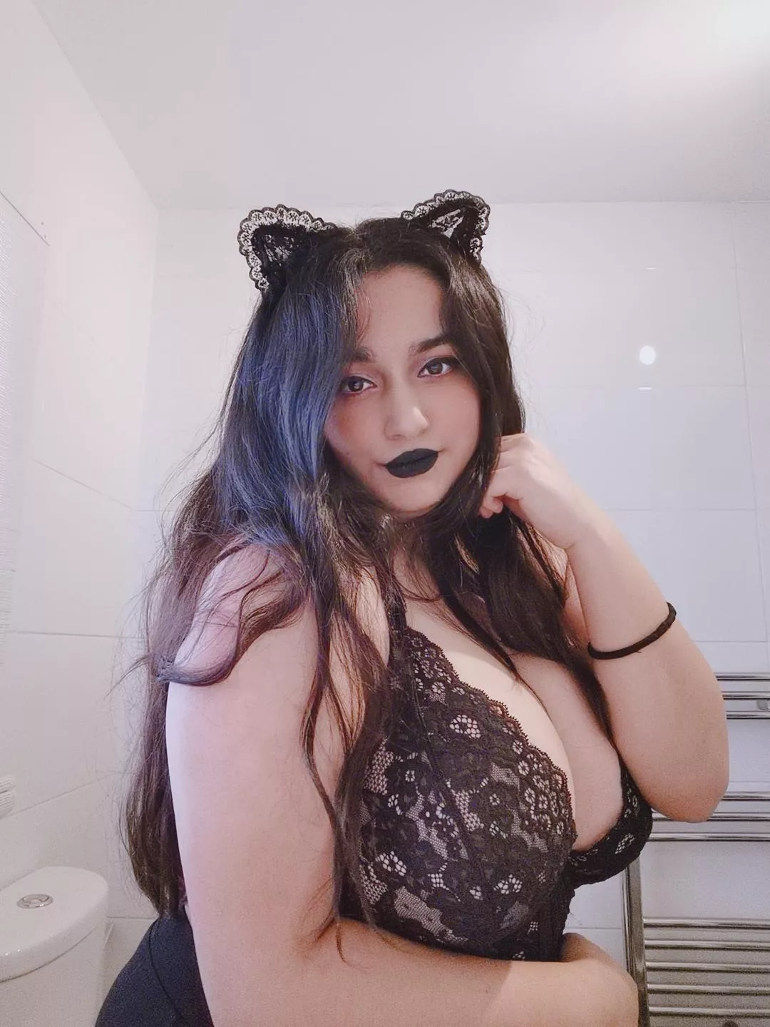 your friendly neighborhood kitten says good morning ⸜( * ॑꒳ ॑* )⸝