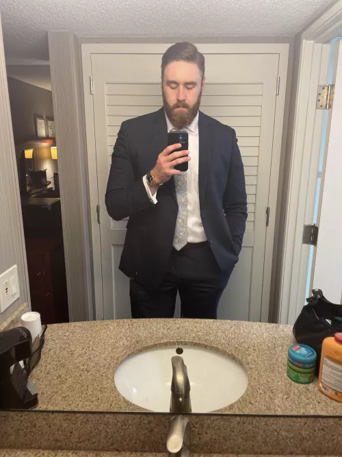 28, just came out as bi, and slowly becoming more myself. Say hi and let’s chat.