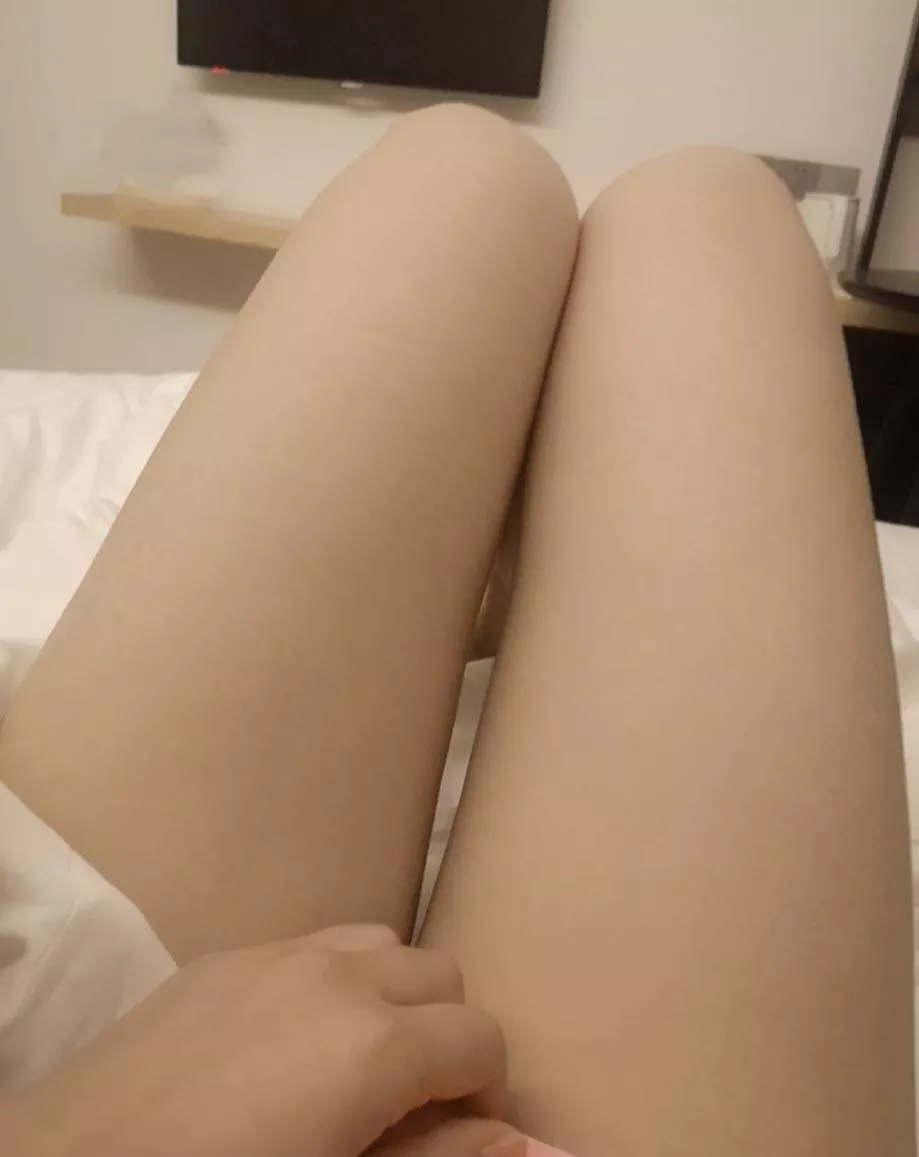 Bored after work, any ladies want to spread them?