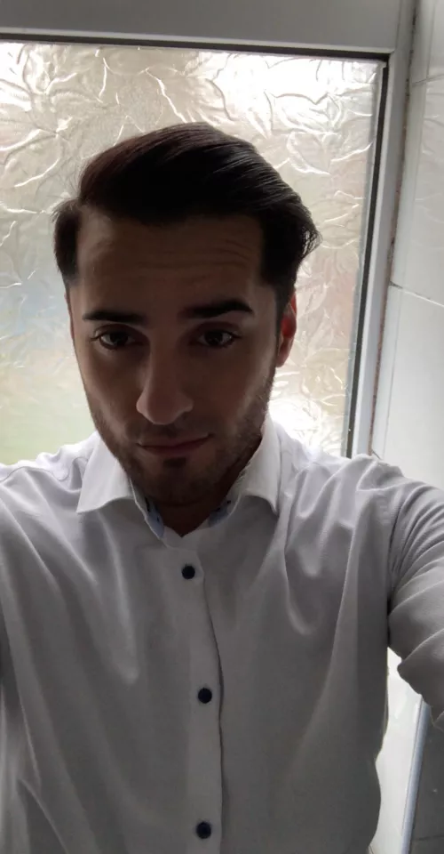 Business meeting at 7, gentlemen’s lounge at 10 🥃