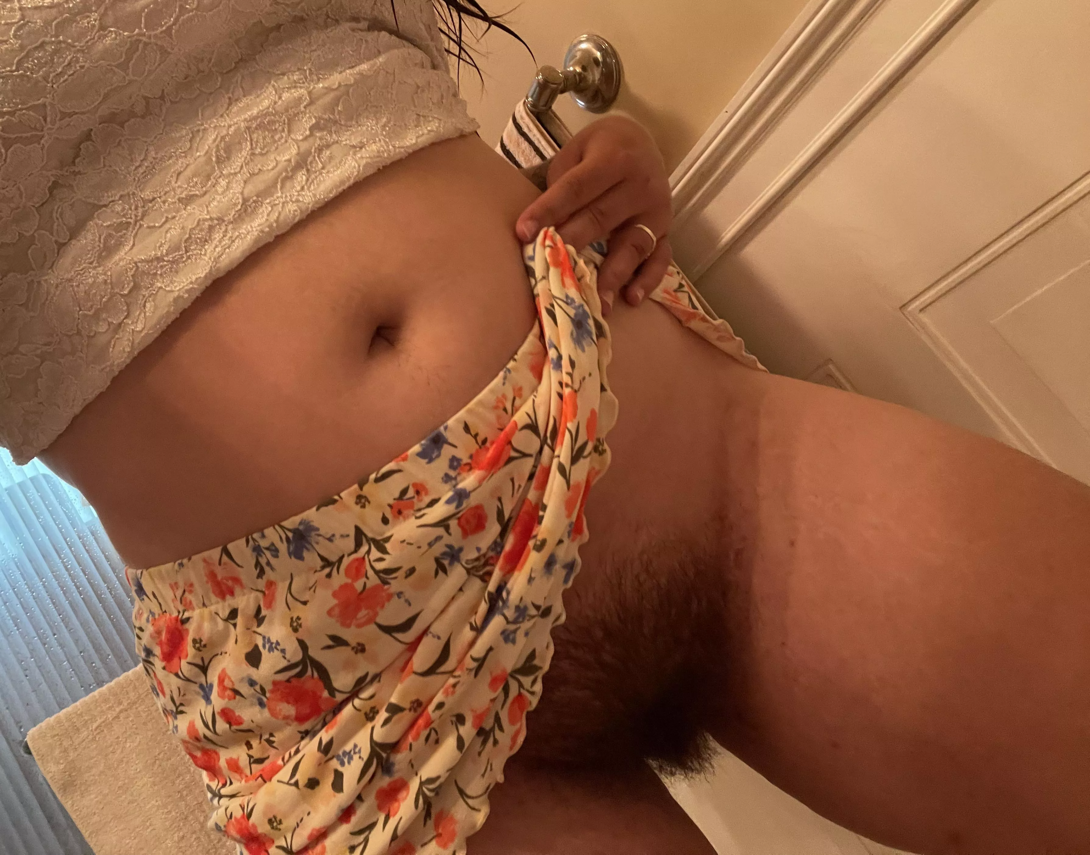 Can someone pet my kitty? 😻😻