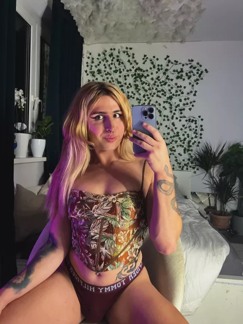 Do you like girls with small titties and a a cute little bulge ? 🤭