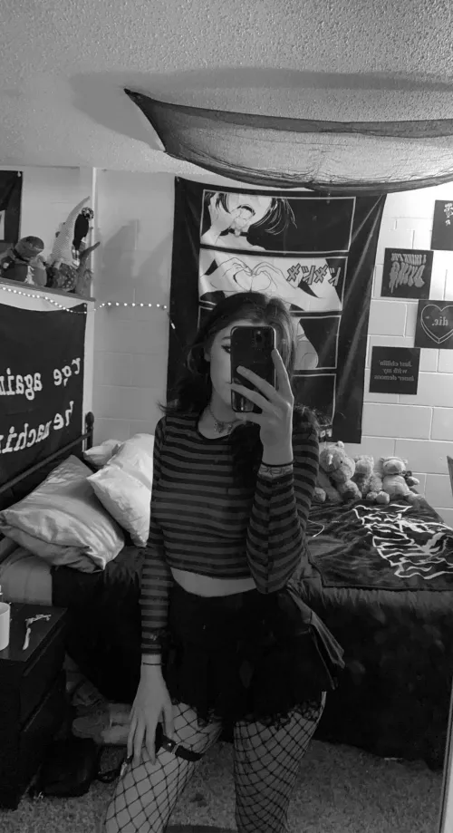 emo girls are the best 🖤