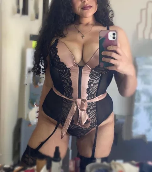 [F]or those keeping up, study: 0, slutty: 1 (and yes I did try to blur out my messy bedroom, shhhh)