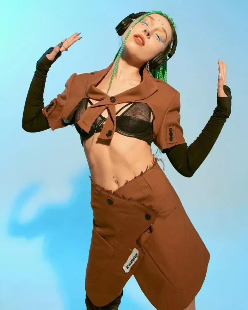 I cant taste my lips, could you do it for me?