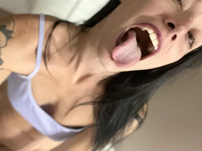 I’m ready to lick your cock😈