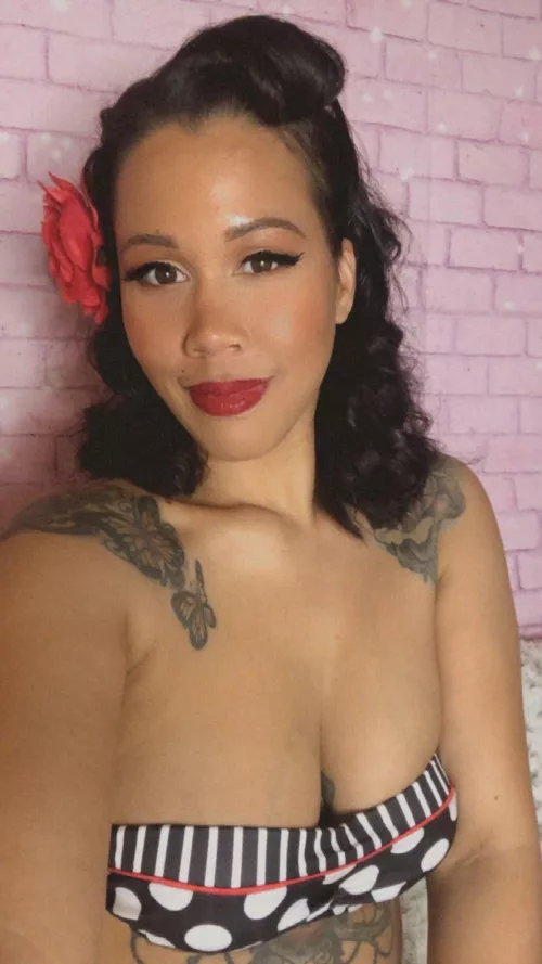 It’s pinup playtime! 🍒⬇️