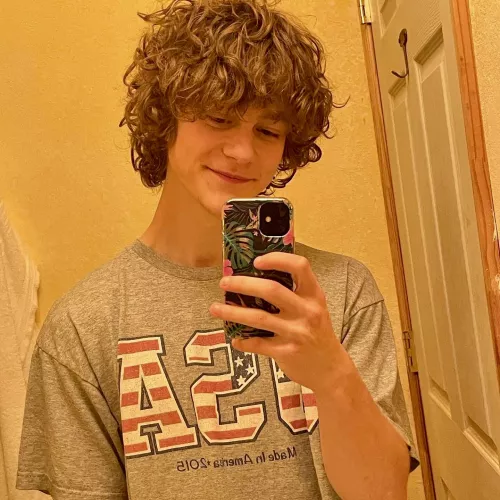 Nervous posting here.. am I cute enough to be here? I’m 19 with body dysmorphic disorder. Perhaps send some love?